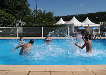 jeunes piscine