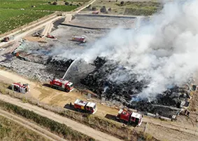 pompier feu usine